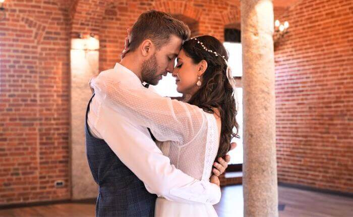 How to dance in a wedding dress? First Dance Tips.